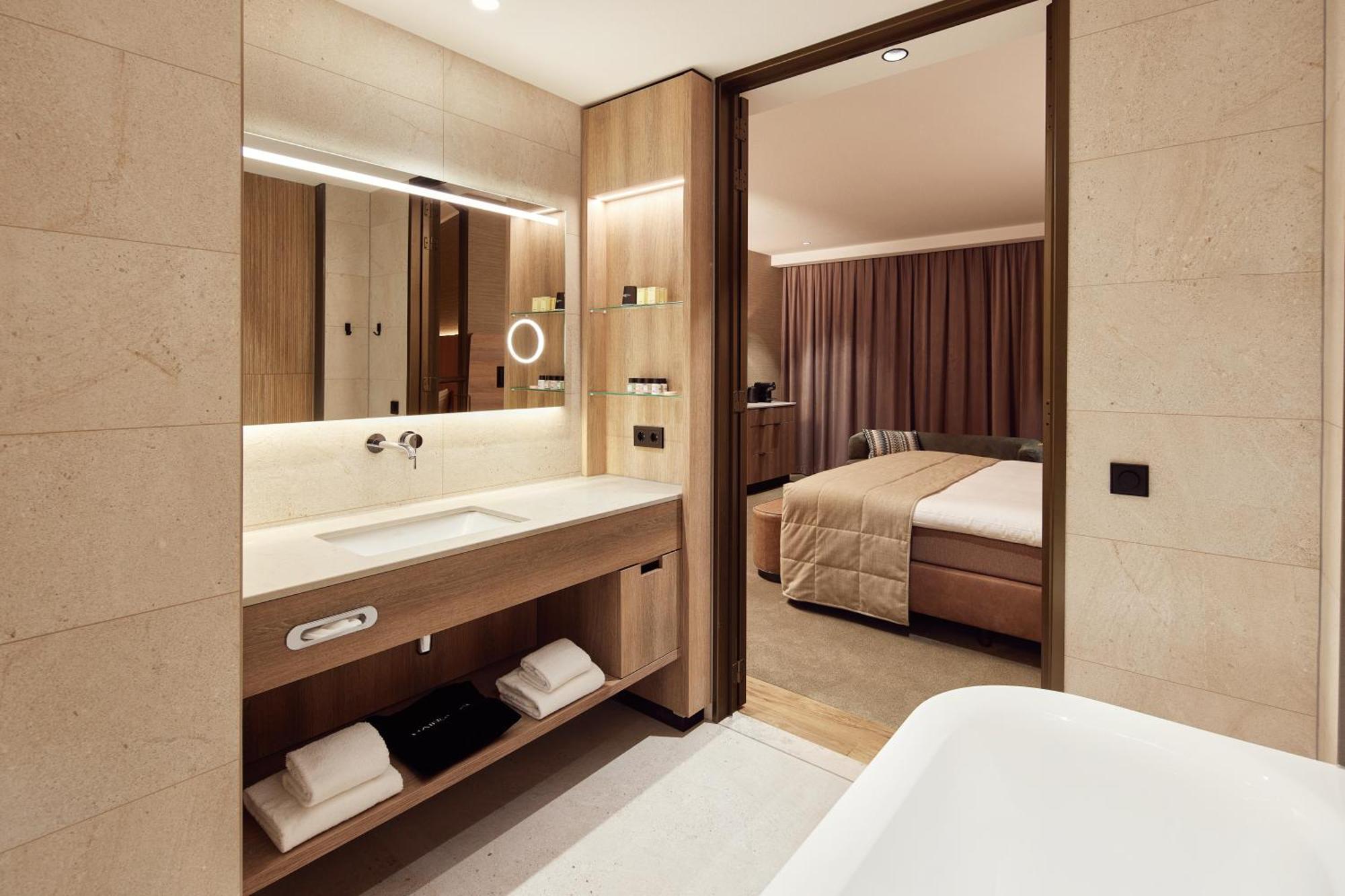 Van Der Valk Hotel สเนก ภายนอก รูปภาพ